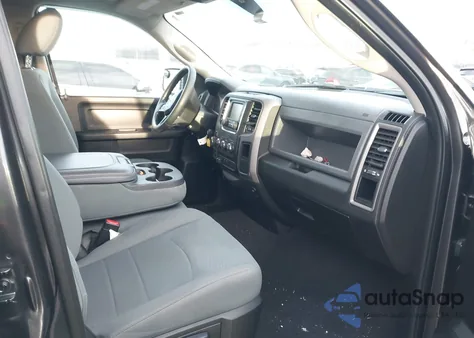 2019 Ram 1500 Classic Express 4X4 6'4 Box z USA, uszkodzony, nr VIN 1C6RR7FT3KS600162